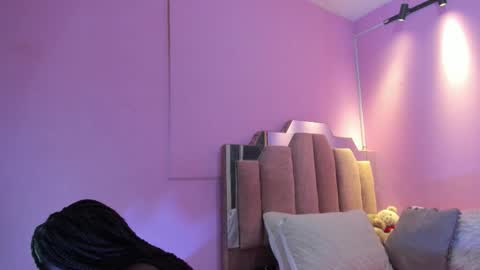 L O V E  online show from 12.18.25