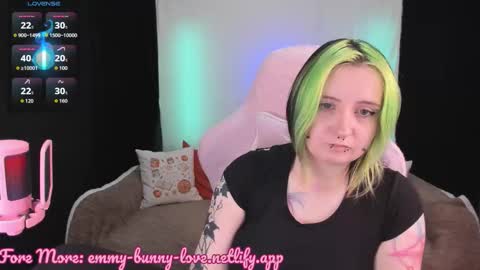 Snapshot of lover_emmy chatting on 12.03.25 Emmy online show from 12.03.25