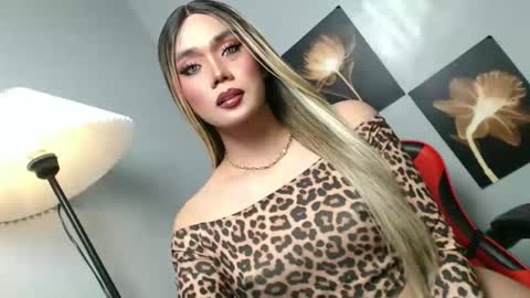 lovers moon22 online show from 11.25.25