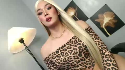 Snapshot of lovers_moon22 chatting on 02.02.26 lovers moon22 online show from 02.02.26