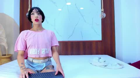 sofia and bryan online show from 11.26.25