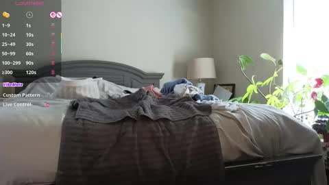 Snapshot of lovesarachristine chatting on 10.21.25 LoveSaraChristine online show from 10.21.25