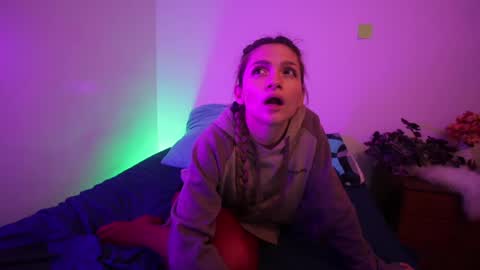 Snapshot of loveskingdom chatting on 10.28.25 LovesKingdom online show from 10.28.25