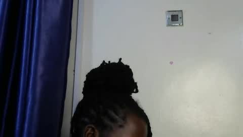 Snapshot of loveslut_ chatting on 10.19.25 loveslut_ online show from 10.19.25