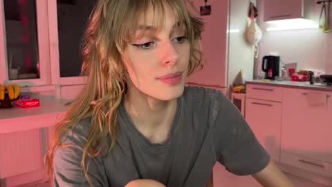 Snapshot of lovesstation chatting on 01.28.25 lovesstation online show from 01.28.25