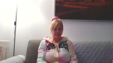 Snapshot of lovestar544963 chatting on 10.09.25 Marlyn online show from 10.09.25