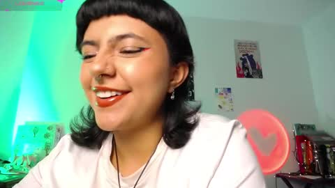 Snapshot of loving_alma chatting on 09.22.25 loving_alma online show from 09.22.25