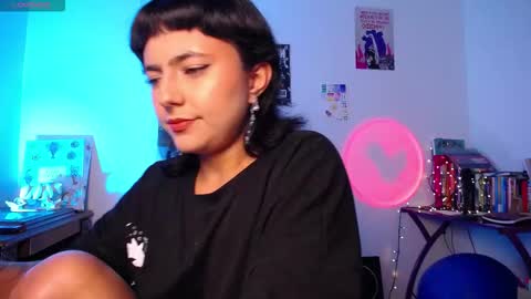 Snapshot of loving_alma chatting on 09.25.25 loving_alma online show from 09.25.25