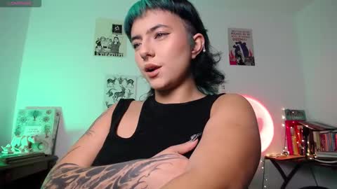 Snapshot of loving_alma chatting on 10.19.25 loving_alma online show from 10.19.25