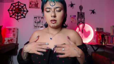 Snapshot of loving_alma chatting on 10.28.25 loving_alma online show from 10.28.25