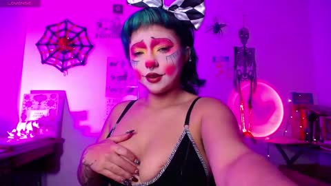 Snapshot of loving_alma chatting on 10.30.25 loving_alma online show from 10.30.25