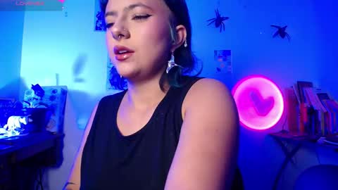 Snapshot of loving_alma chatting on 11.06.25 loving_alma online show from 11.06.25