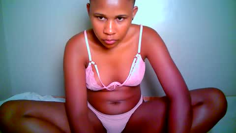 Snapshot of lovly_kam chatting on 10.24.25 lovly_kam online show from 10.24.25