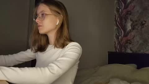 Snapshot of lowress chatting on 03.05.25 Karmell online show from 03.05.25