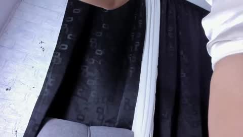 Snapshot of lu_noval chatting on 03.10.25 Lucia online show from 03.10.25