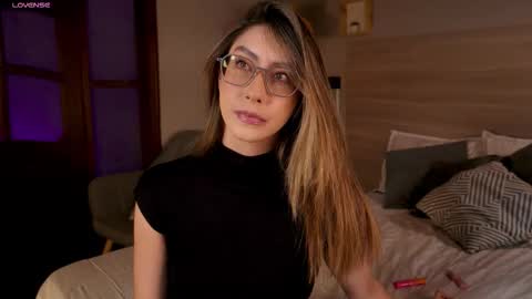 Snapshot of lua_ferch_ chatting on 10.25.25 ---Goys incredible photographs online show from 10.25.25