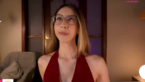 Snapshot of lua_ferch_ chatting on 10.30.25 ---Goys incredible photographs online show from 10.30.25