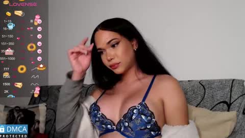 luara_ online show from 02.15.25