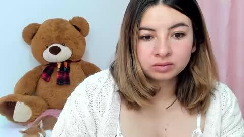 luara__01__lecat_1 online show from 10.22.25