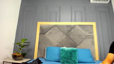 luca_morettii online show from 10.03.25