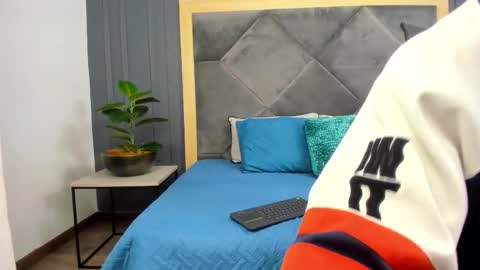 luca_morettii online show from 10.06.25