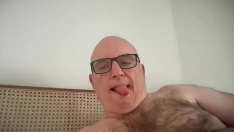 Snapshot of lucas10004 chatting on 10.27.25 lucas10004 online show from 10.27.25