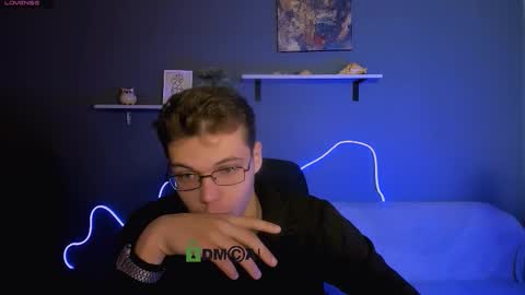 Snapshot of lucas_long_ chatting on 10.13.25 lucas_long_ online show from 10.13.25