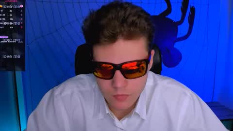 Snapshot of lucas_long_ chatting on 10.28.25 lucas_long_ online show from 10.28.25