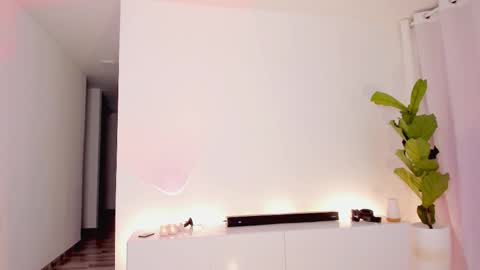 Lucia online show from 10.13.25