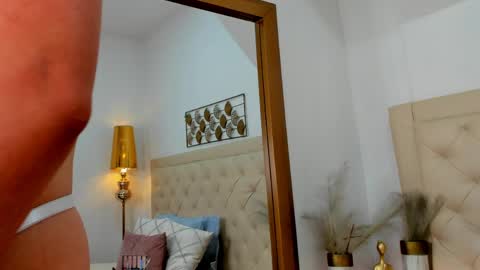 Snapshot of lucia_lorenz chatting on 04.10.26 lucia_lorenz online show from 04.10.26