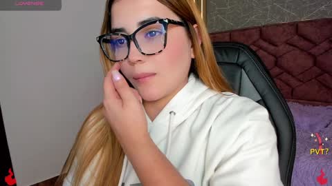 Snapshot of lucia_star_ chatting on 01.21.25 lucia star online show from 01.21.25