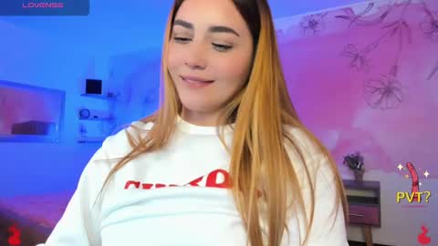 Snapshot of lucia_star_ chatting on 02.19.25 lucia star online show from 02.19.25