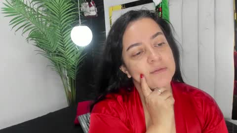 Snapshot of lucia_vonne chatting on 12.20.24 Lucia Vonne online show from 12.20.24