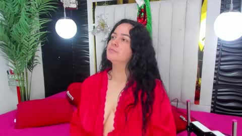 Snapshot of lucia_vonne chatting on 01.03.25 Lucia Vonne online show from 01.03.25
