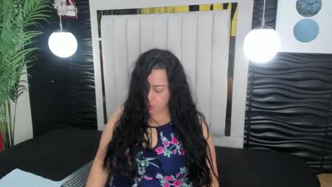 Snapshot of lucia_vonne chatting on 01.08.25 Lucia Vonne online show from 01.08.25