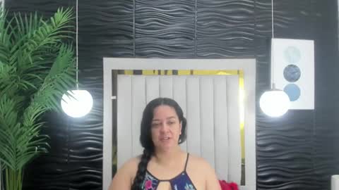 Snapshot of lucia_vonne chatting on 01.21.25 Lucia Vonne online show from 01.21.25