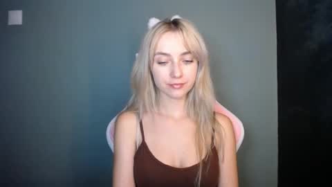 Snapshot of luciacam20 chatting on 06.21.26 Lucy online show from 06.21.26