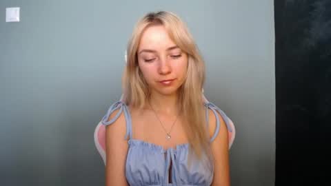 Snapshot of luciacam20 chatting on 06.24.26 Lucy online show from 06.24.26