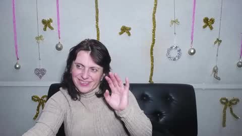 LuciaMi online show from 12.19.24