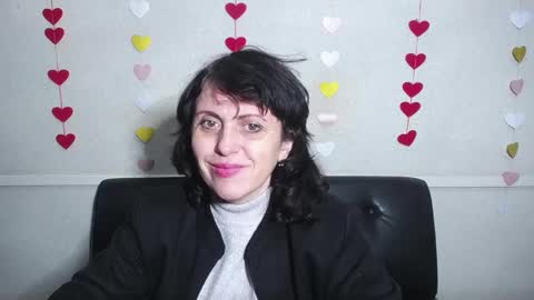 LuciaMi online show from 01.21.25