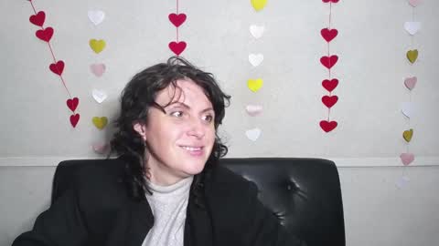 LuciaMi online show from 02.01.25