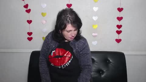 LuciaMi online show from 02.12.25