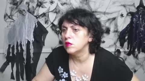 LuciaMi online show from 11.10.25