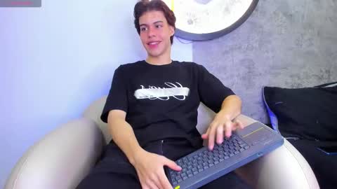 lucian_greyy online show from 10.25.25