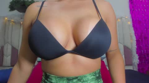 instagram luciana417  online show from 12.28.24