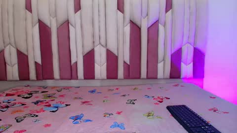 instagram luciana417  online show from 10.22.25