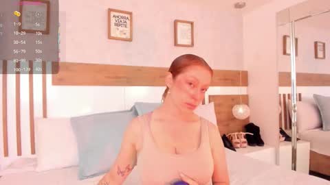 Snapshot of lucianawainn chatting on 10.21.25 Luciana online show from 10.21.25