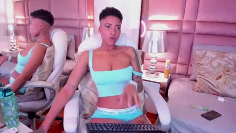 Snapshot of luciawallace chatting on 02.15.25 lucia wallace online show from 02.15.25