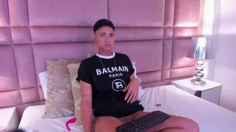 Snapshot of luciawallace chatting on 02.19.25 lucia wallace online show from 02.19.25