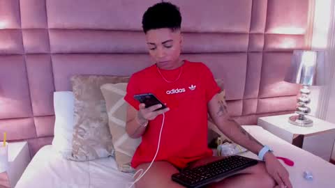 Snapshot of luciawallace chatting on 02.21.25 lucia wallace online show from 02.21.25